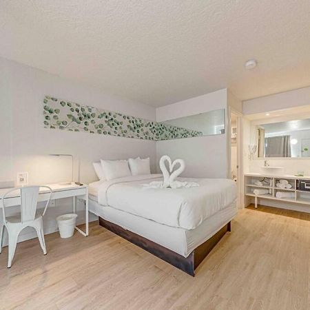 Travel Lodge By Wyndham 10 Min From Disney Kissimmee Exterior photo